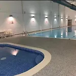 Azure House - Part Of The The Bay Village With Pool, Gym And Direct Access, Pub, Restaurant, Tennis And Meadows Walks *
