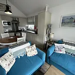 Azure House - Part Of The The Bay Village With Pool, Gym And Direct Access, Pub, Restaurant, Tennis And Meadows Walks *