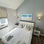 펜션 Azure House - Part Of The The Bay Village With Pool, Gym And Direct Access, Pub, Restaurant, Tennis And Meadows Walks *