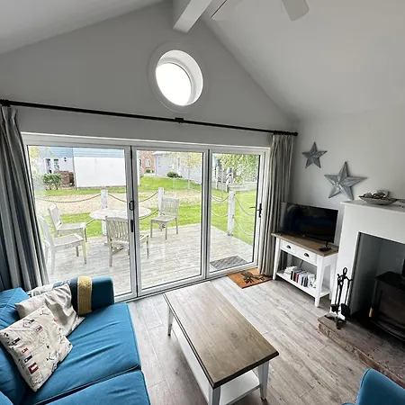 펜션 Azure House - Part Of The The Bay Village With Pool, Gym And Direct Access, Pub, Restaurant, Tennis And Meadows Walks *