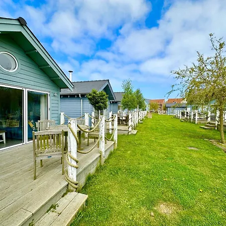 Azure House - Part Of The The Bay Village With Pool, Gym And Direct Access, Pub, Restaurant, Tennis And Meadows Walks 펜션 *