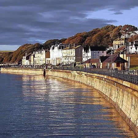 Feriehus Azure House - Part Of The The Bay Village With Pool, Gym And Direct Access, Pub, Restaurant, Tennis And Meadows Walks Filey